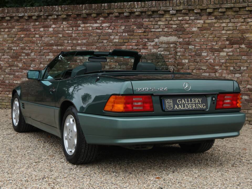 Image 28/50 of Mercedes-Benz 300 SL-24 (1992)