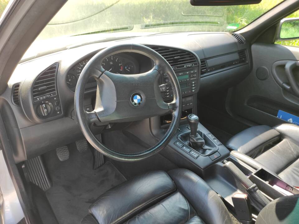 Bild 11/18 von BMW 320i (1998)