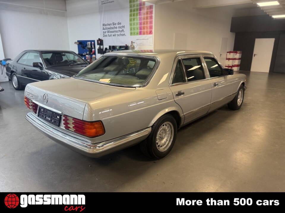 Immagine 4/15 di Mercedes-Benz 500 SEL (1982)