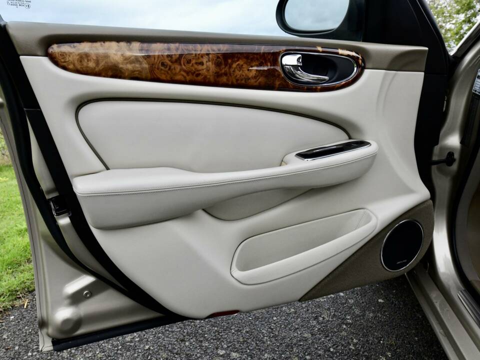 Afbeelding 30/50 van Jaguar XJ 8 4.2 (2003)