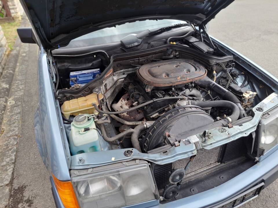 Image 12/12 of Mercedes-Benz 230 CE (1989)