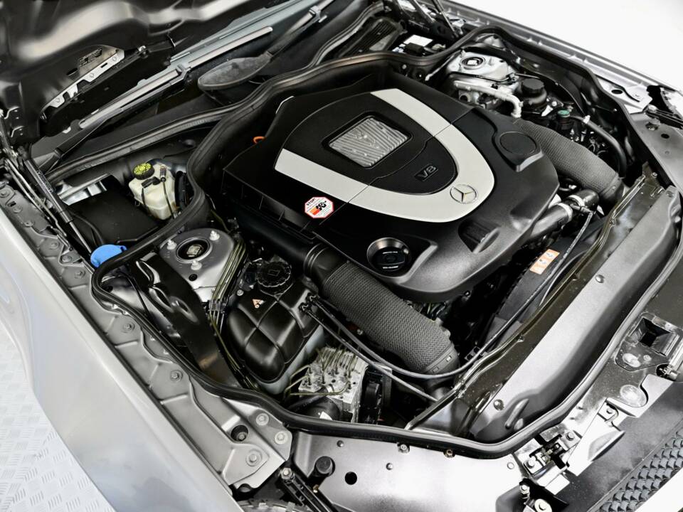 Image 27/50 of Mercedes-Benz SL 500 (2008)