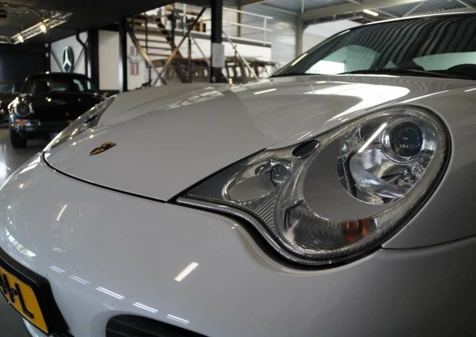 Imagen 34/50 de Porsche 911 Carrera 4 (2002)