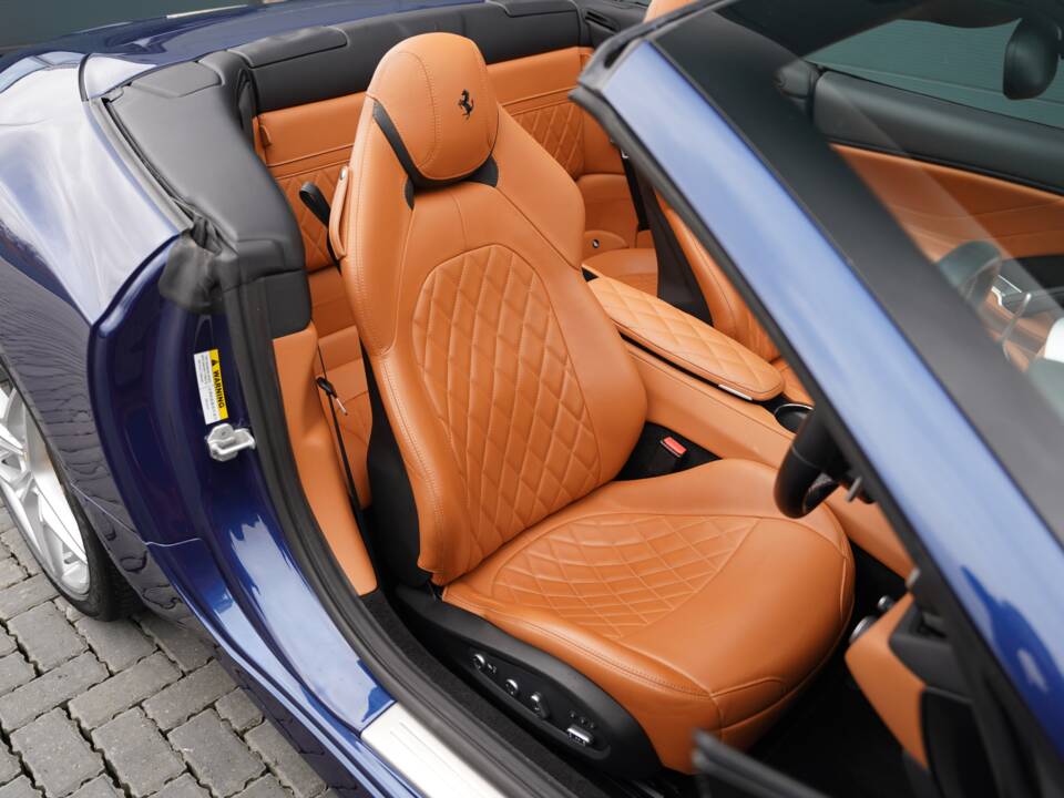 Bild 13/50 von Ferrari California T (2016)