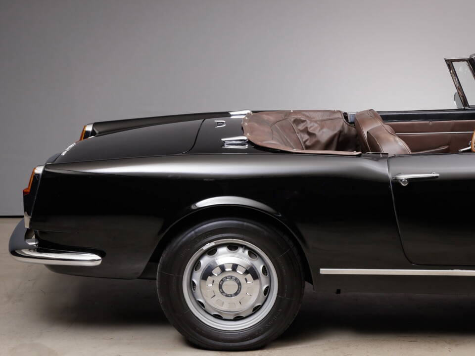 Image 10/36 de Alfa Romeo 2600 Spider (1963)