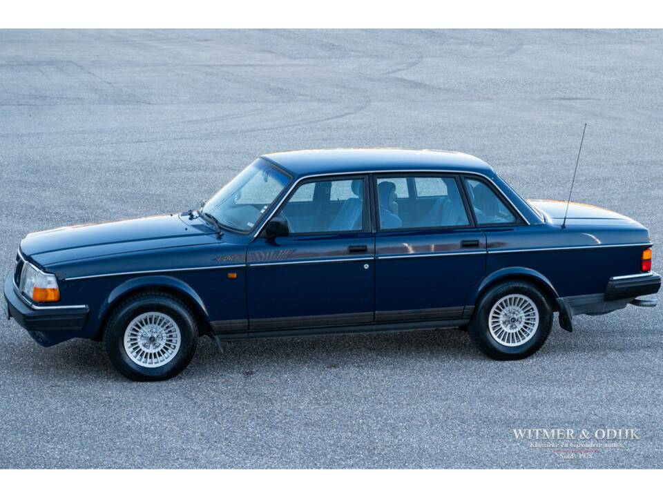 Image 1/28 of Volvo 240 (1992)