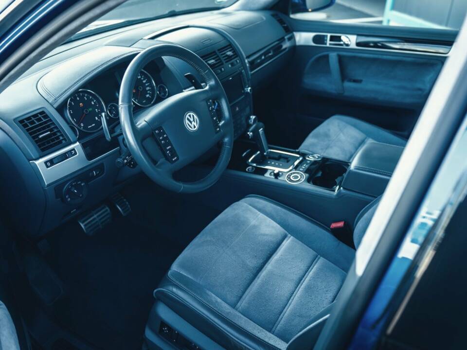 Image 10/15 of Volkswagen Touareg W12 (2007)