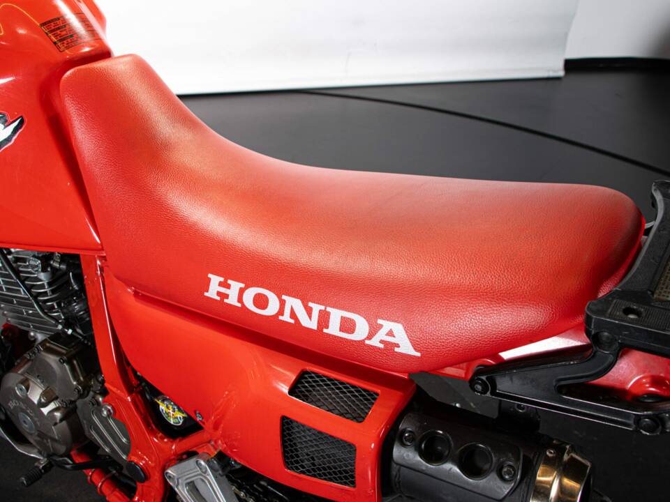 Image 46/50 de Honda NX 650 Dominator (1990)