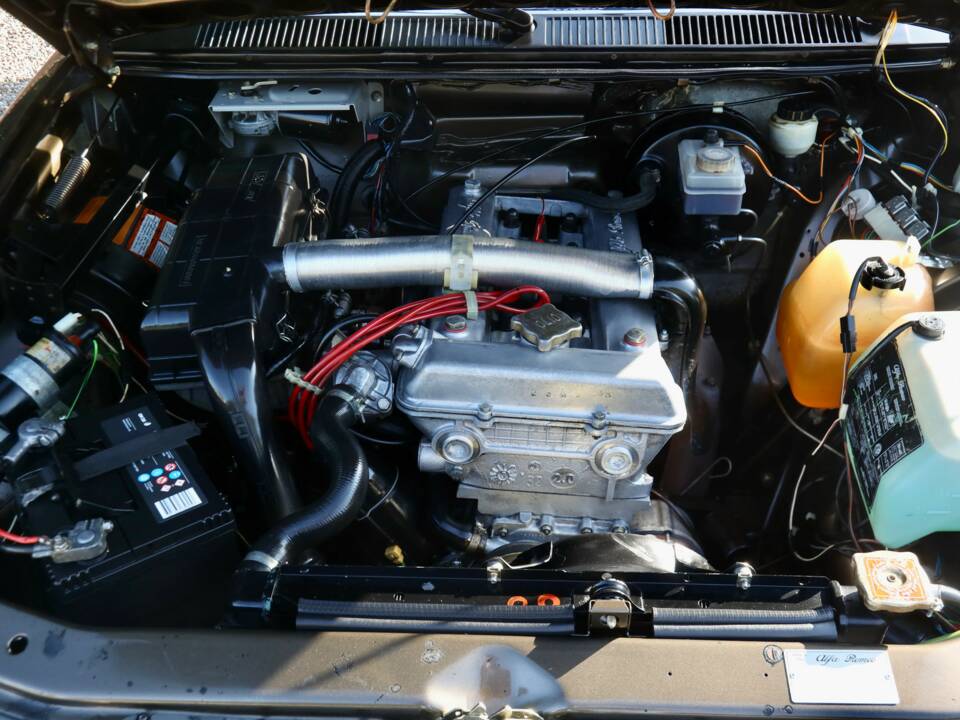Bild 21/50 von Alfa Romeo Alfetta 2.0 (1984)