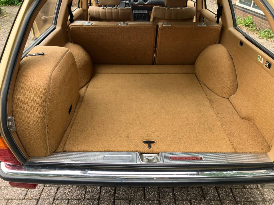 Image 10/33 of Mercedes-Benz 230 TE (1984)