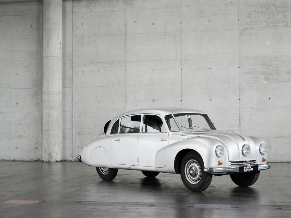 Image 27/50 of Tatra T 87 (1949)