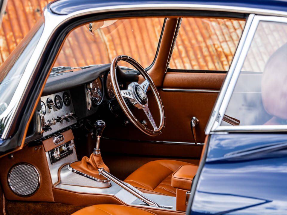 Image 22/39 of Jaguar E-Type &quot;Lightweight&quot; (1962)