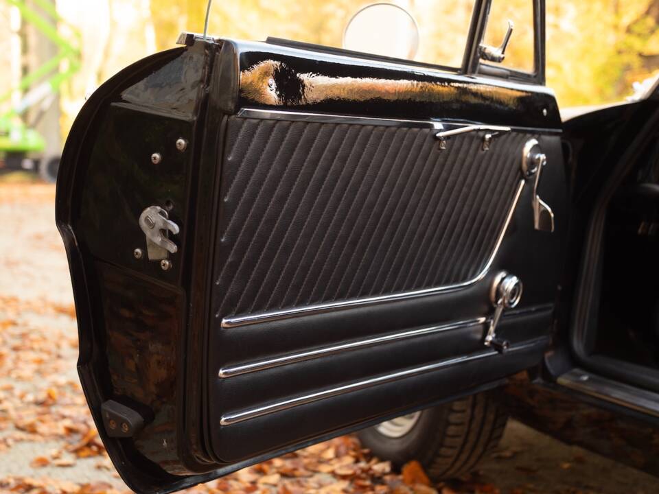 Image 27/51 of Alfa Romeo 1600 Spider Duetto (1966)