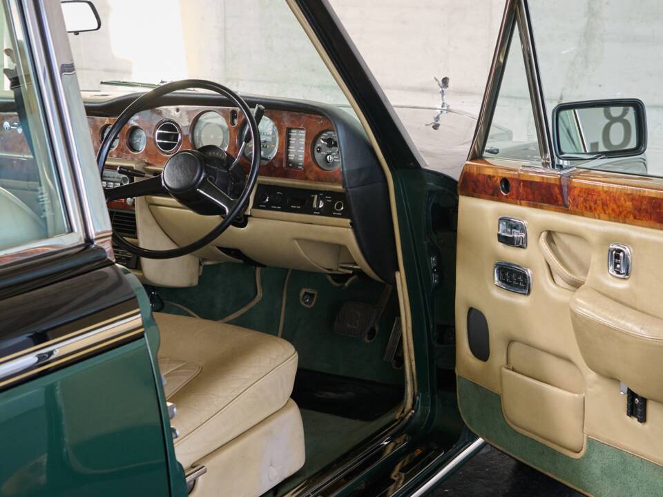 Imagen 39/50 de Rolls-Royce Silver Shadow II (1977)