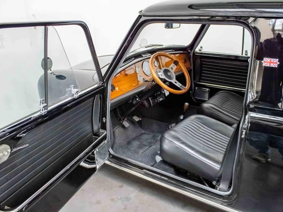 Imagen 2/25 de Mini 1000 (1978)