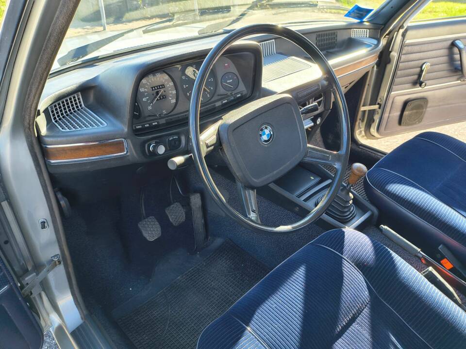 Bild 2/8 von BMW 520/6 (1981)