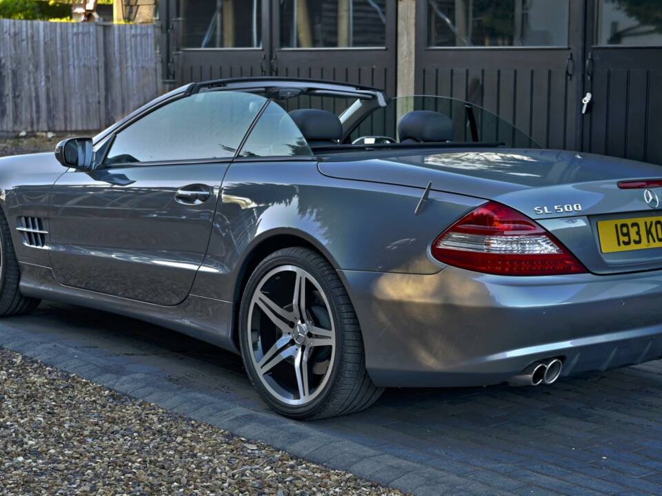 Image 8/50 of Mercedes-Benz SL 500 (2008)