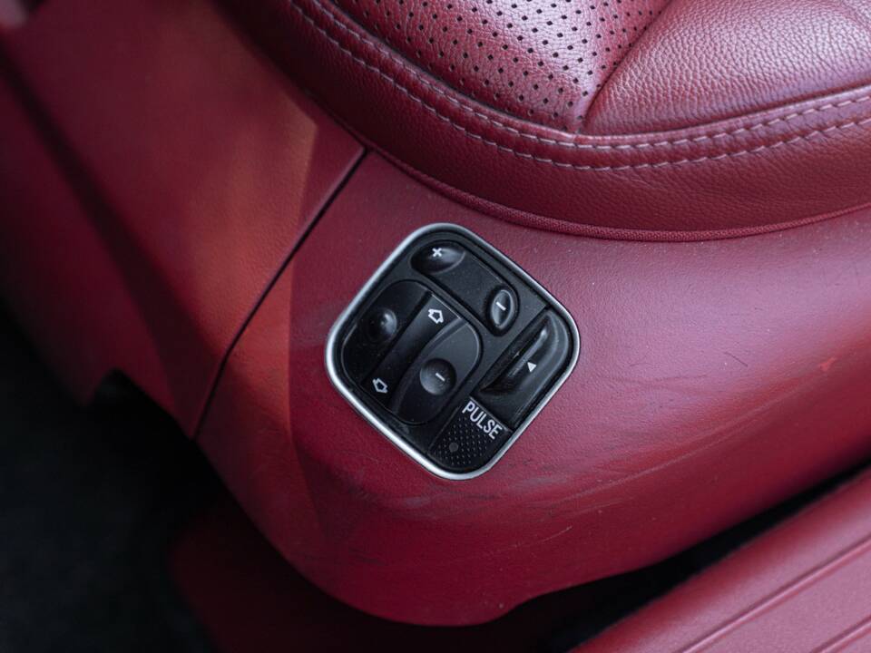 Image 47/50 of Mercedes-Benz SL 55 AMG (2002)