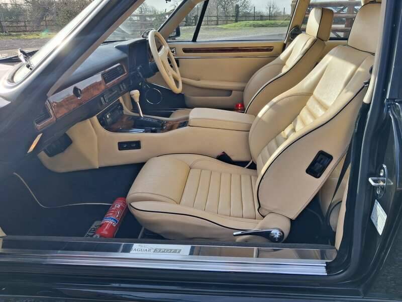 Image 10/41 of Jaguar XJRS 6.0 (1990)