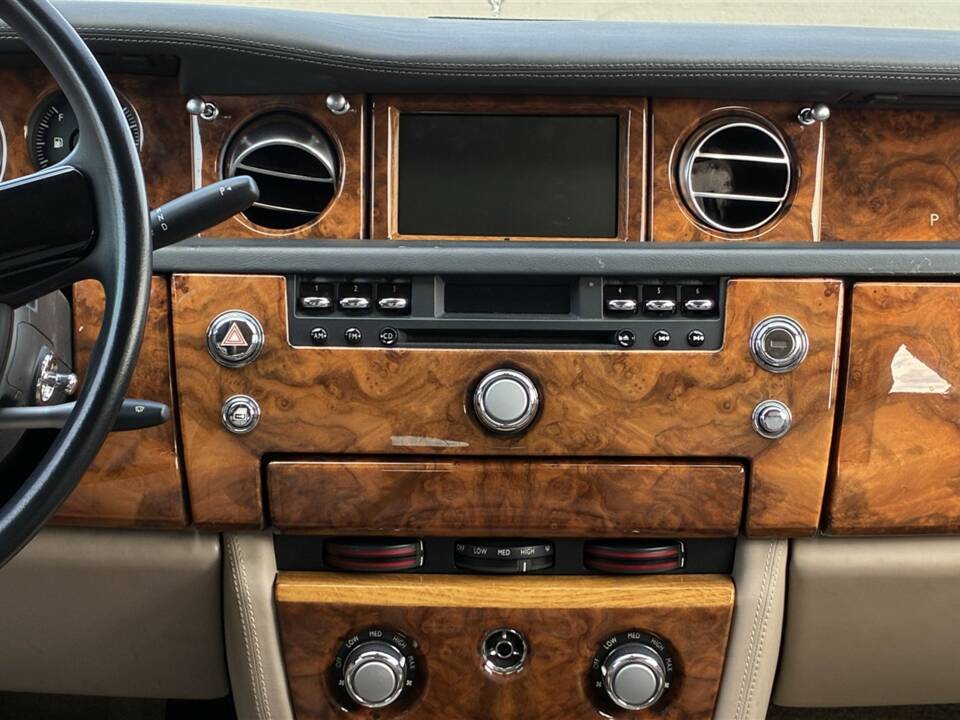 Image 16/44 of Rolls-Royce Phantom VII (2004)