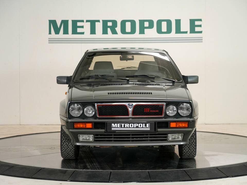 Image 17/46 of Lancia Delta HF Integrale (1988)