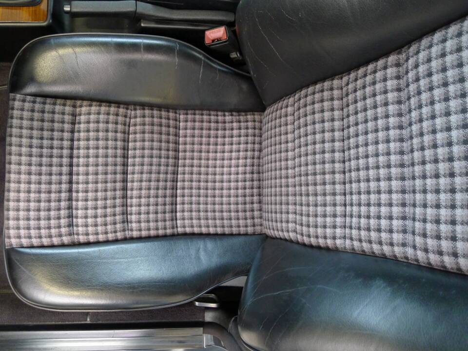 Image 44/49 of Mercedes-Benz 190 E 2.3-16 (1984)