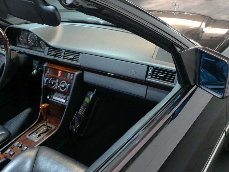 Image 8/30 de Mercedes-Benz E 220 (1995)