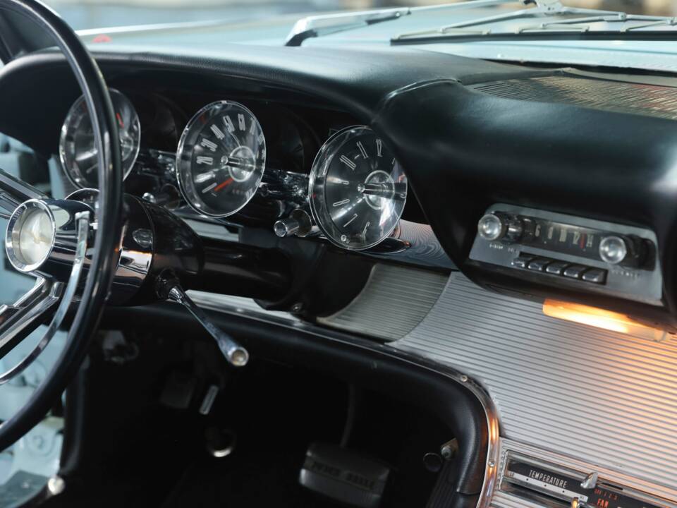 Immagine 37/50 di Ford Thunderbird (1962)
