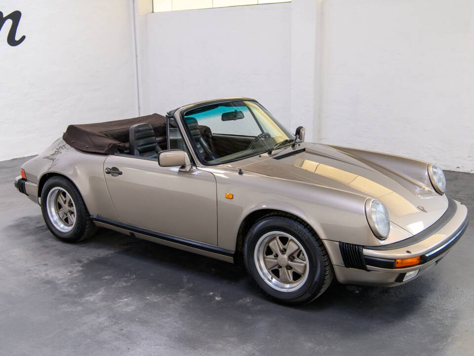 Image 17/36 of Porsche 911 Carrera 3.2 (1984)