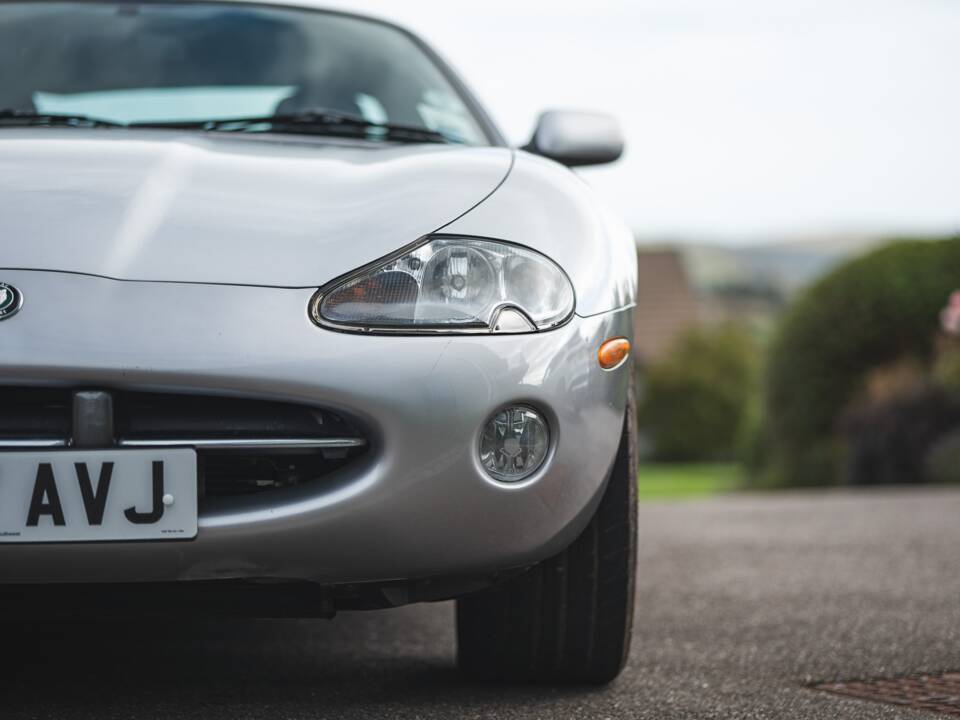 Imagen 8/50 de Jaguar XK8 4.0 (2000)