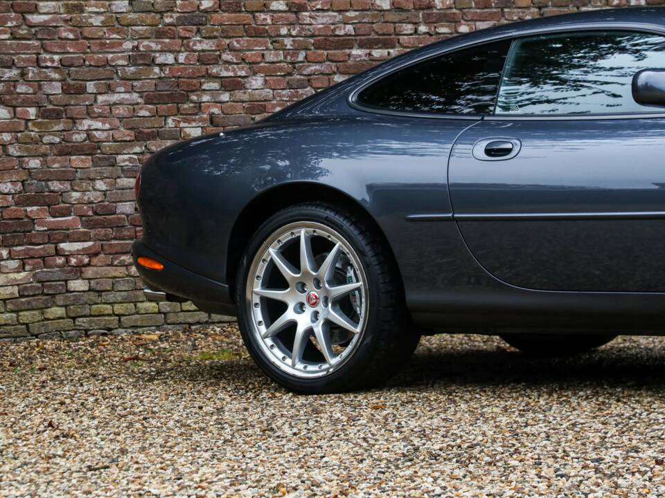 Immagine 41/50 di Jaguar XK8 4.0 (2002)