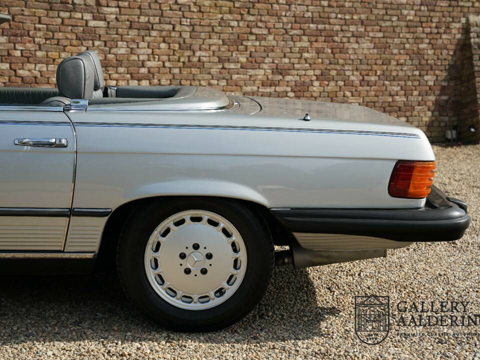 Image 32/50 of Mercedes-Benz 380 SL (1982)