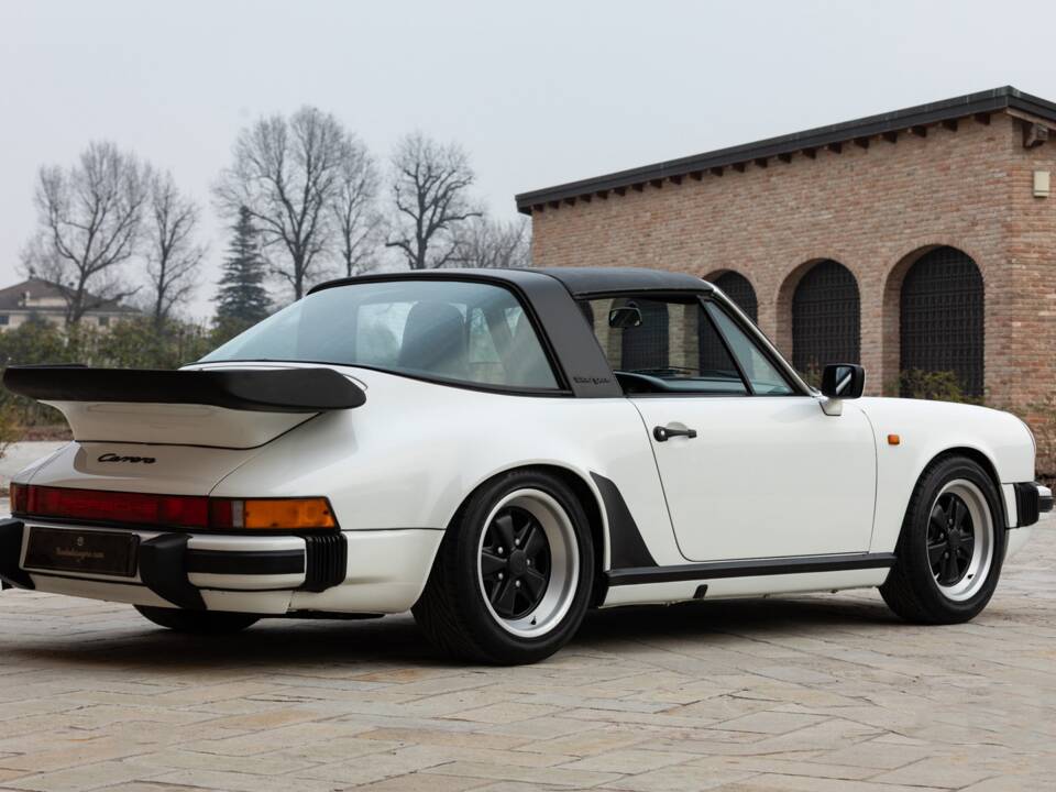 Afbeelding 10/45 van Porsche 911 Carrera 3.2 (WTL) (1988)