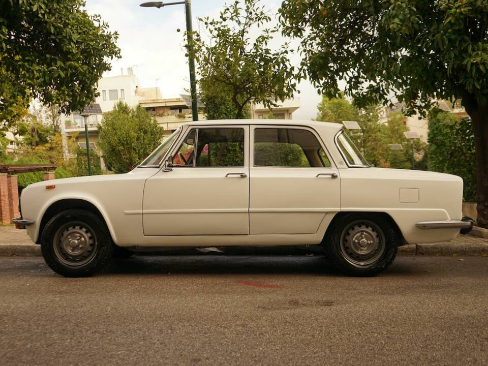 Image 1/100 of Alfa Romeo Giulia Nuova Super 1300 (1977)