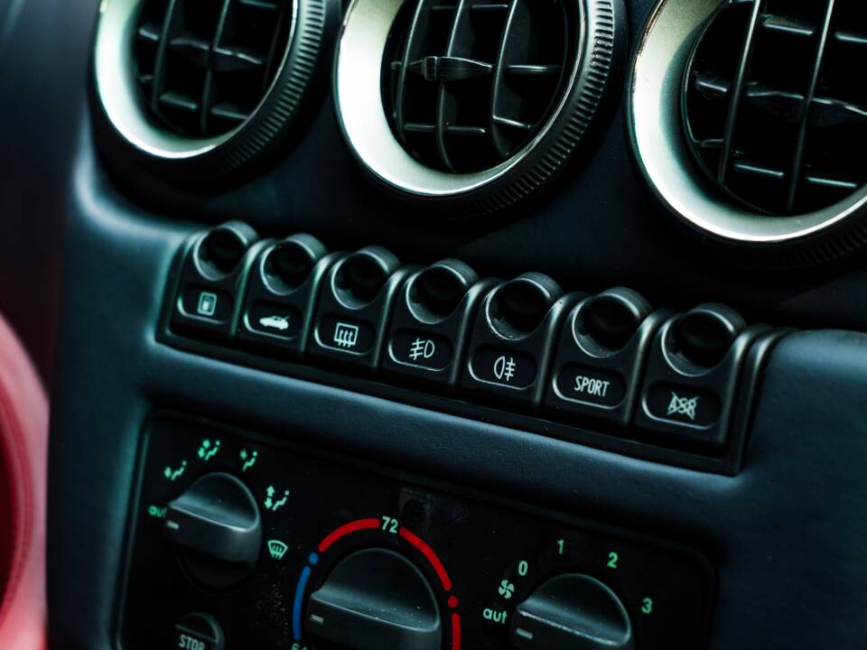 Bild 34/66 von Ferrari 550 Maranello (2000)