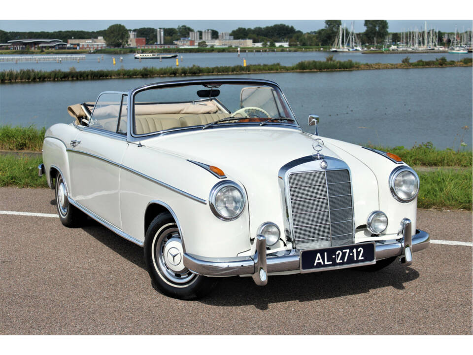 Image 22/35 of Mercedes-Benz 220 SE Cabriolet (1959)
