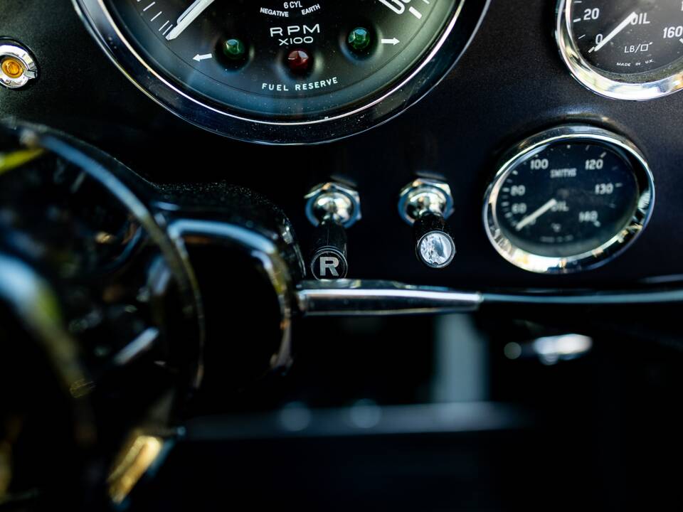 Bild 38/43 von Aston Martin DB 6 Vantage (1967)