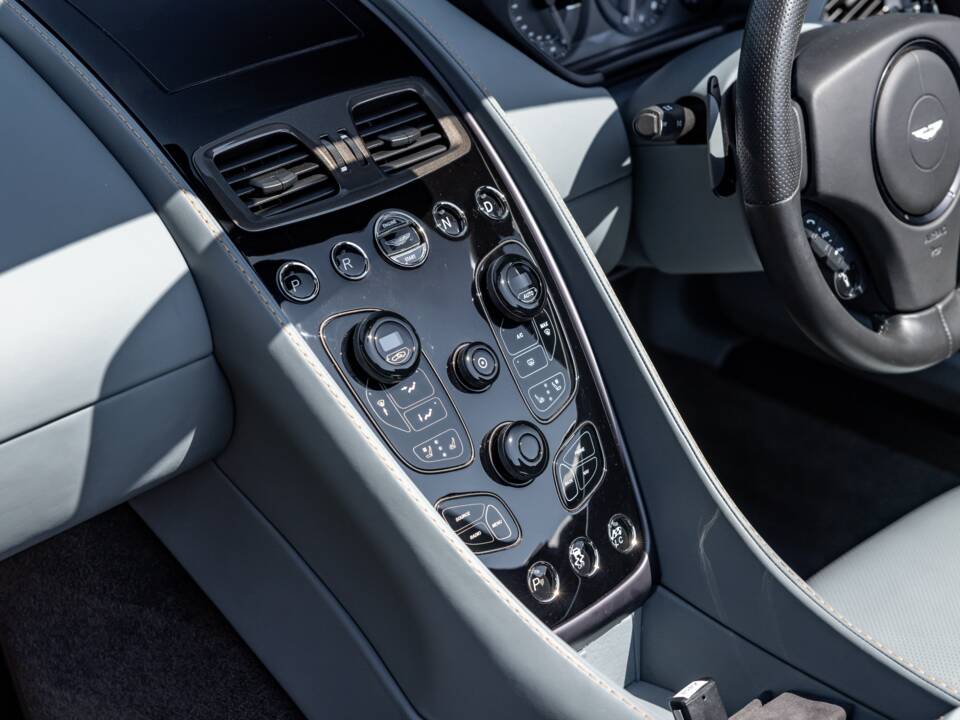 Imagen 43/57 de Aston Martin Vanquish Volante (2015)