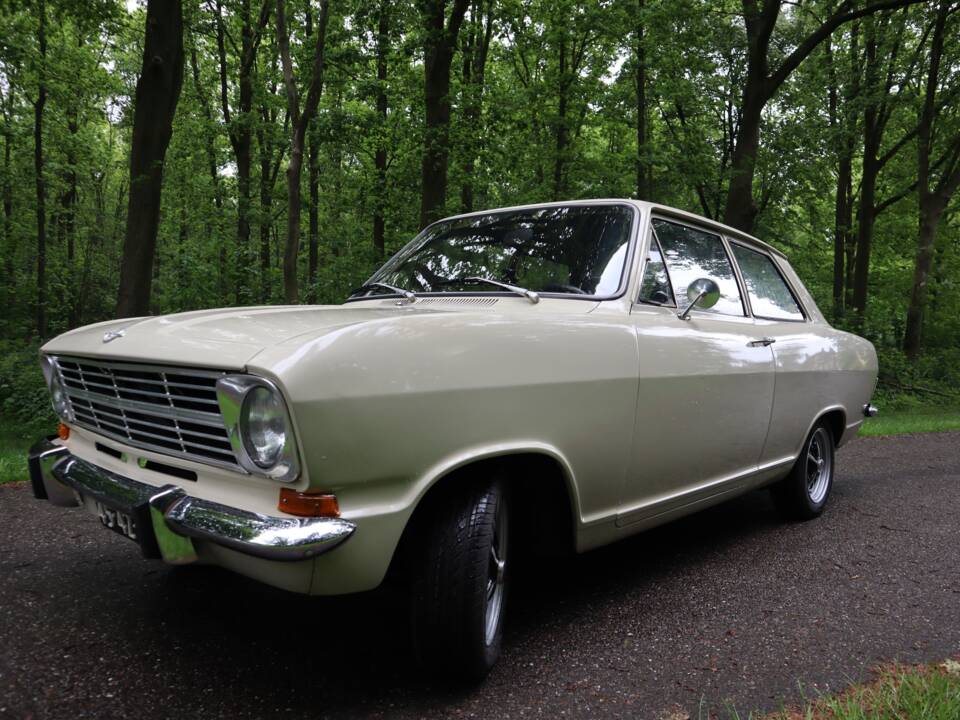 Bild 22/55 von Opel Kadett 1,1 S (1971)