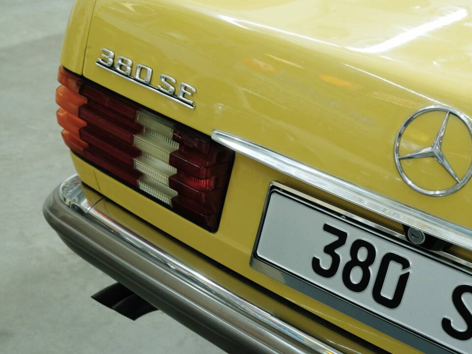 Bild 24/50 von Mercedes-Benz 380 SE (1983)
