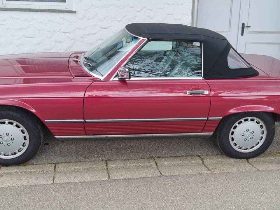 Image 2/9 de Mercedes-Benz 560 SL (1989)