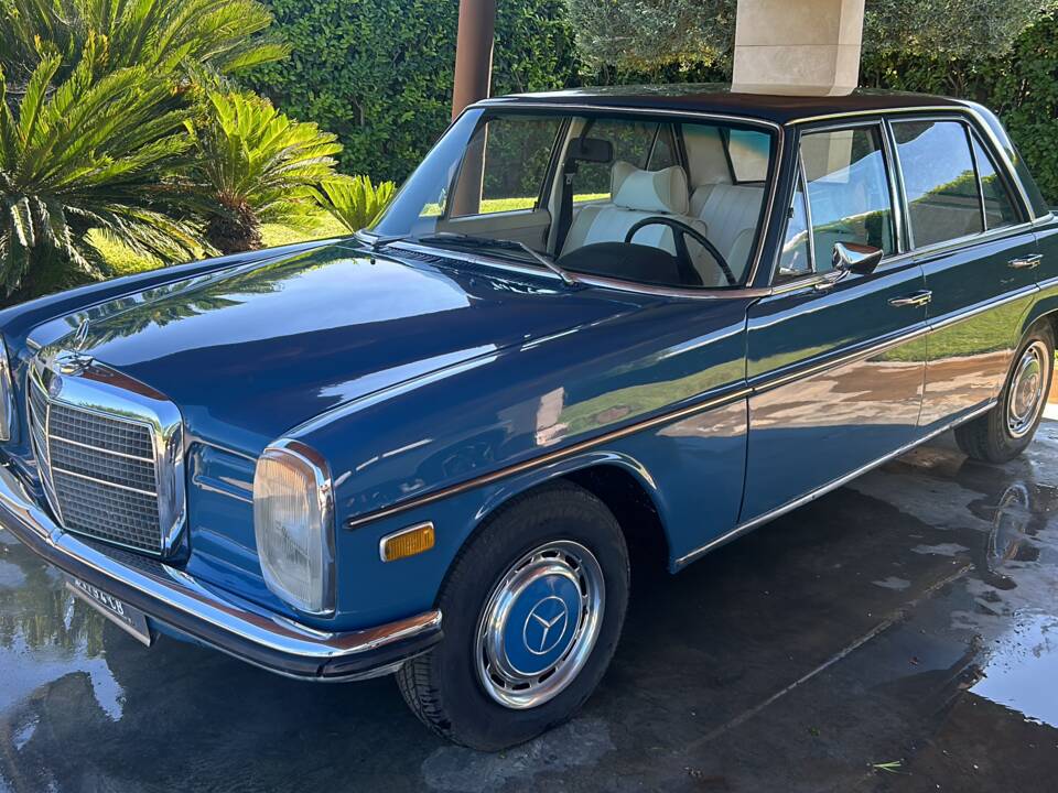 Bild 2/5 von Mercedes-Benz 220 D (1972)