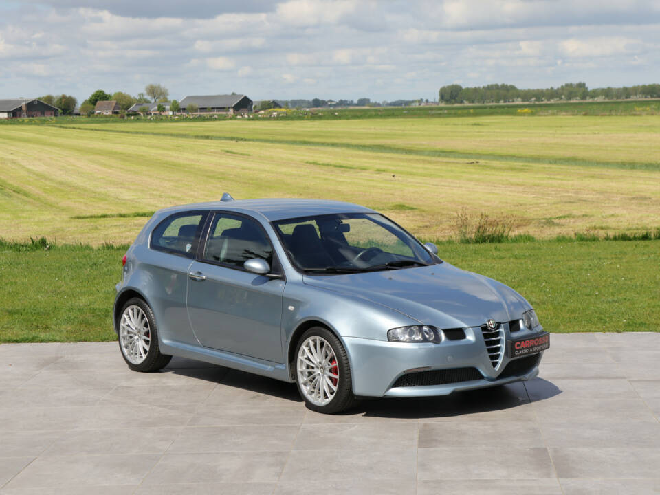 Bild 45/50 von Alfa Romeo 147 3.2 GTA (2005)