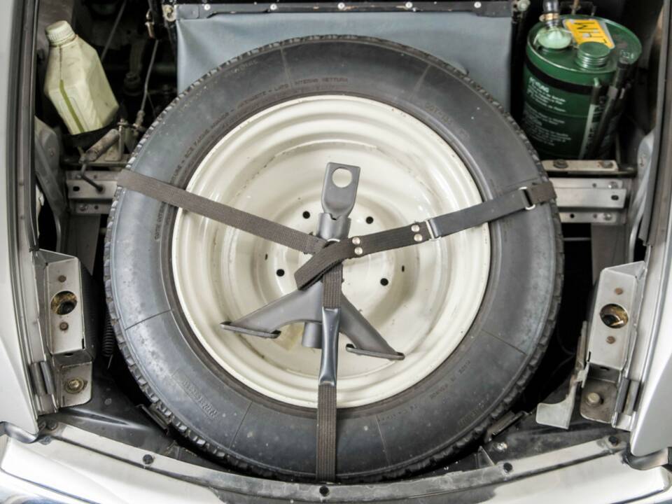 Image 45/50 of Citroën D Spécial (1971)