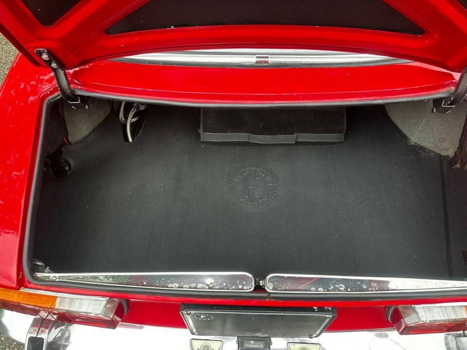 Image 5/11 of Alfa Romeo 2000 Spider Veloce (1974)