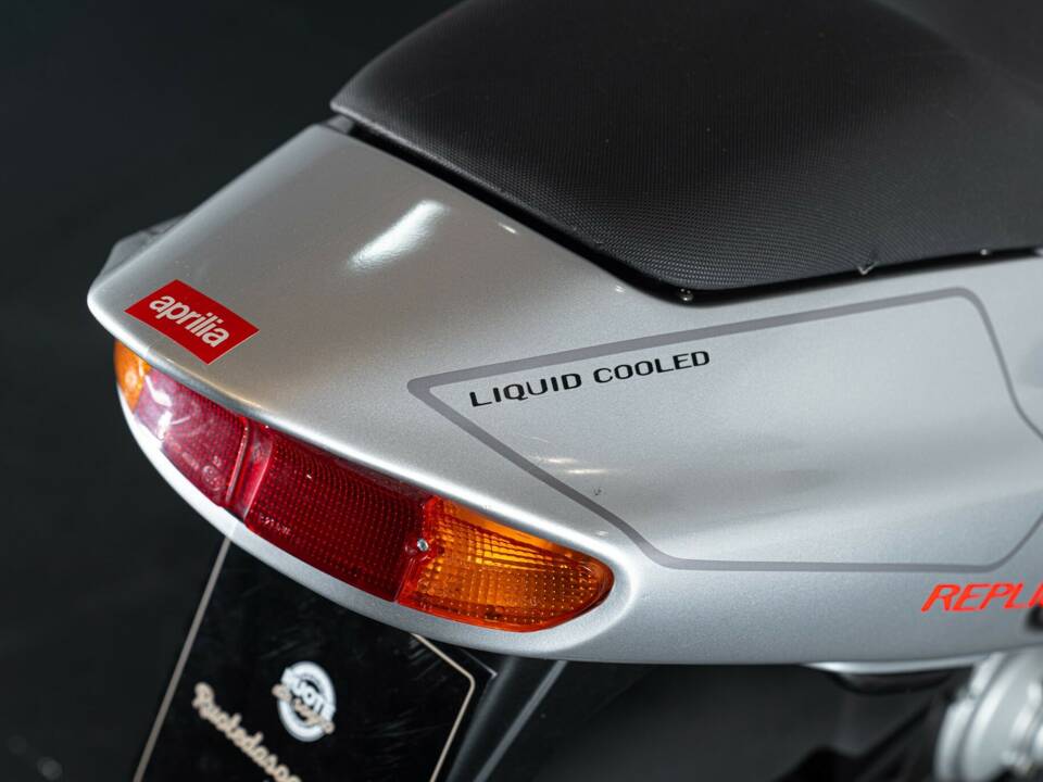 Image 16/29 de Aprilia SR 50 (1994)