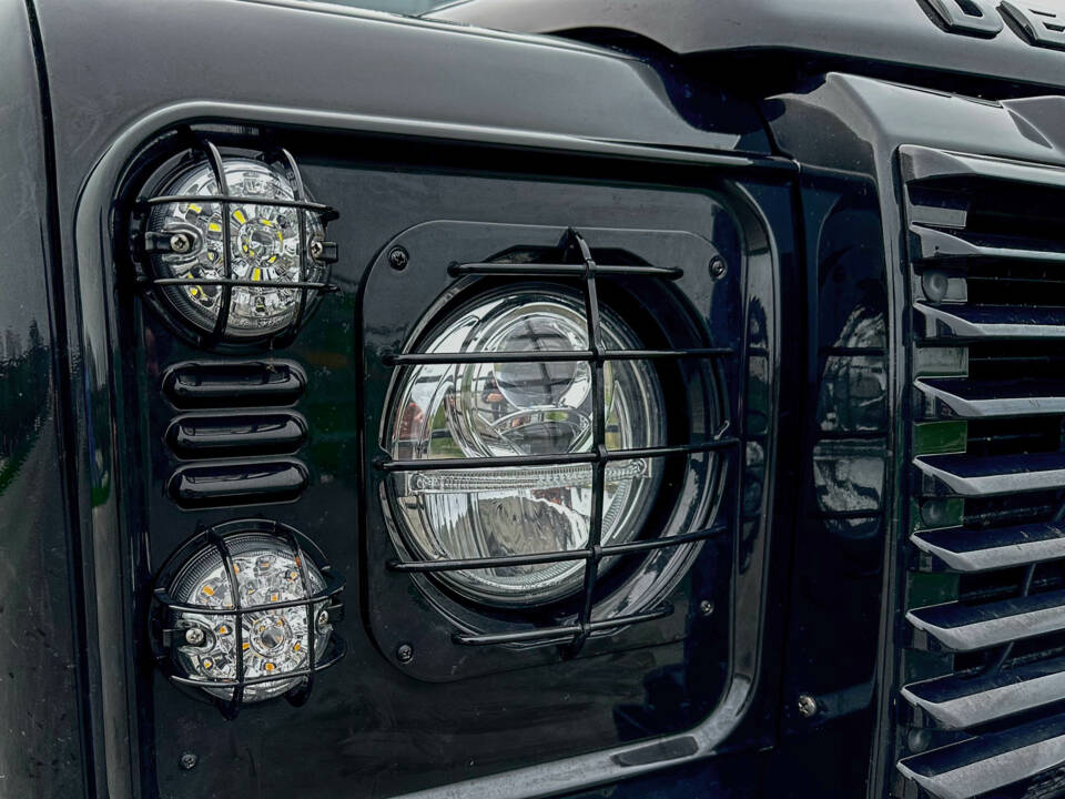 Image 10/21 of Land Rover Defender 110 (2015)