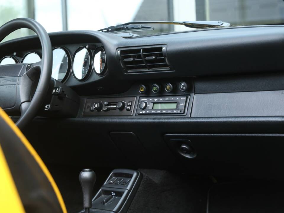 Image 32/50 of Porsche 911 Carrera 2 &quot;America Roadster&quot; (1993)