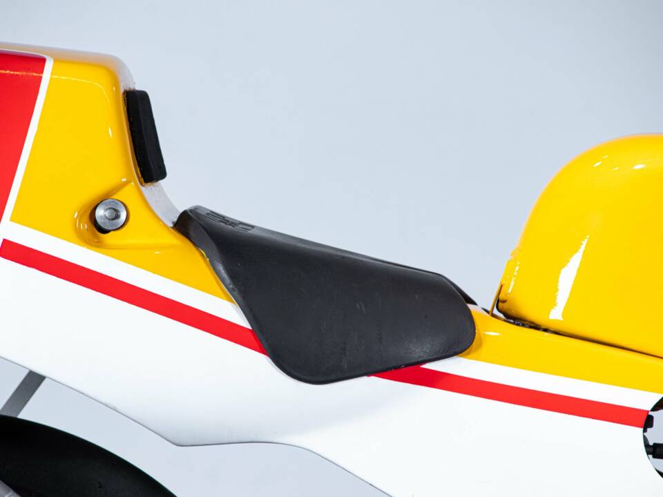 Bild 32/50 von Honda DUMMY (1992)