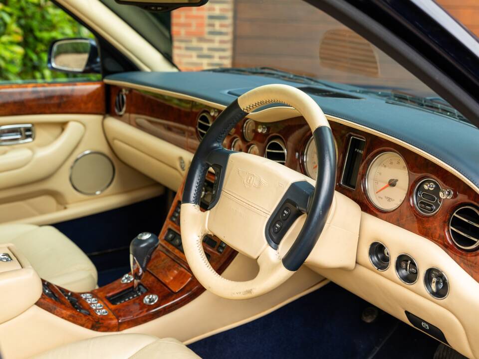 Image 4/37 of Bentley Arnage R (2002)